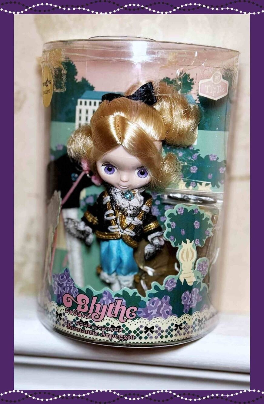 Petite Blythe Romantic Arpeggio 4" Mini Fashion Doll Takara Toys R Us Vtg 2007